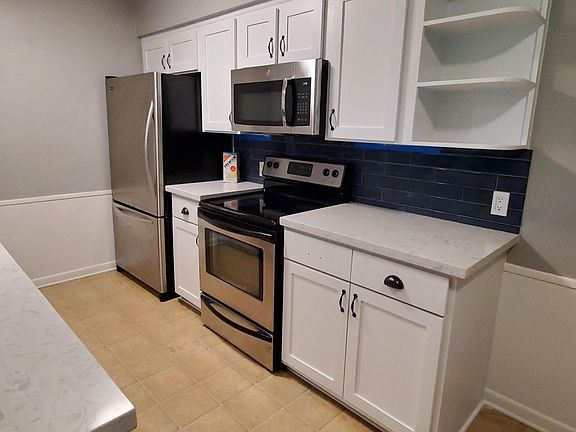 4th image of 2115 Crestwood Dr