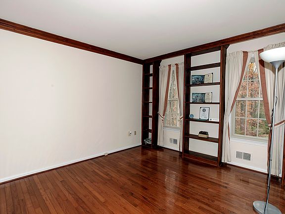 5th image of 5702 Captain Jones Ct