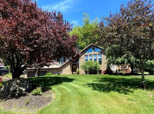 35 Manor Dr, Shavertown, PA 18708