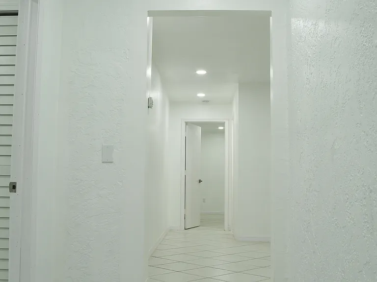 215 Leroy Ave #B — Photo 12