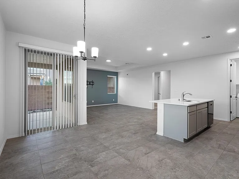 4017 Silver Springs Rd NE — Photo 15