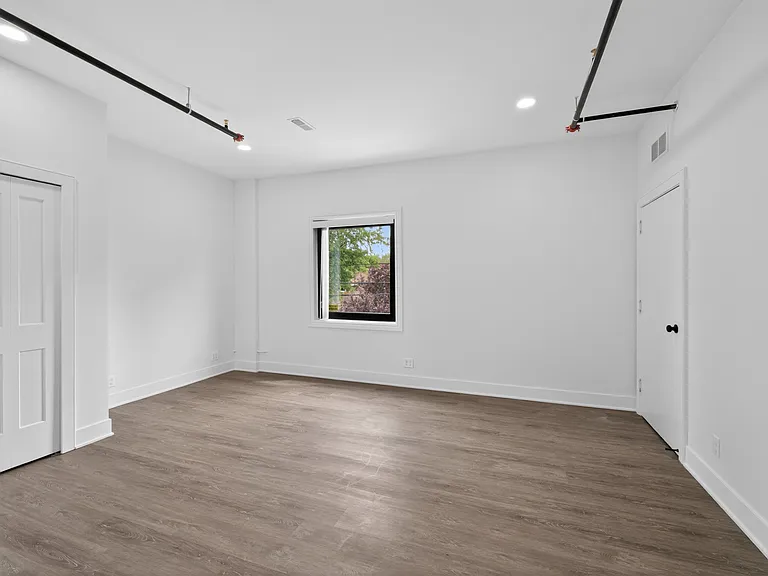 413 W Nine Mile Rd #B — Photo 14