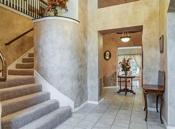 3rd image of 1817 Windsong Cir