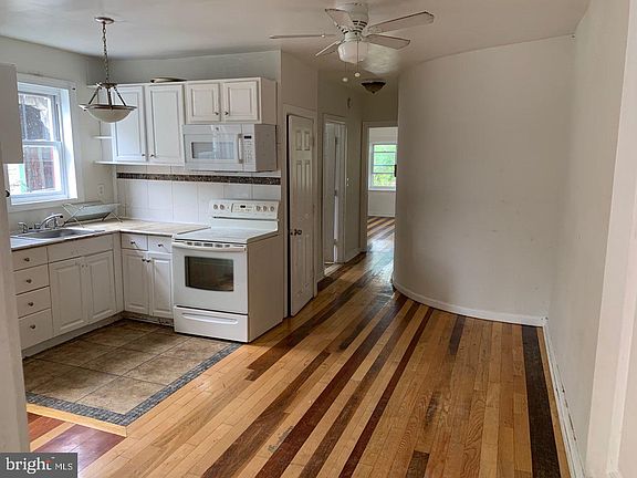 4th image of 3645 N 19th St Floor 3