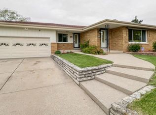 4149 N 93rd St, Wauwatosa, WI 53222
