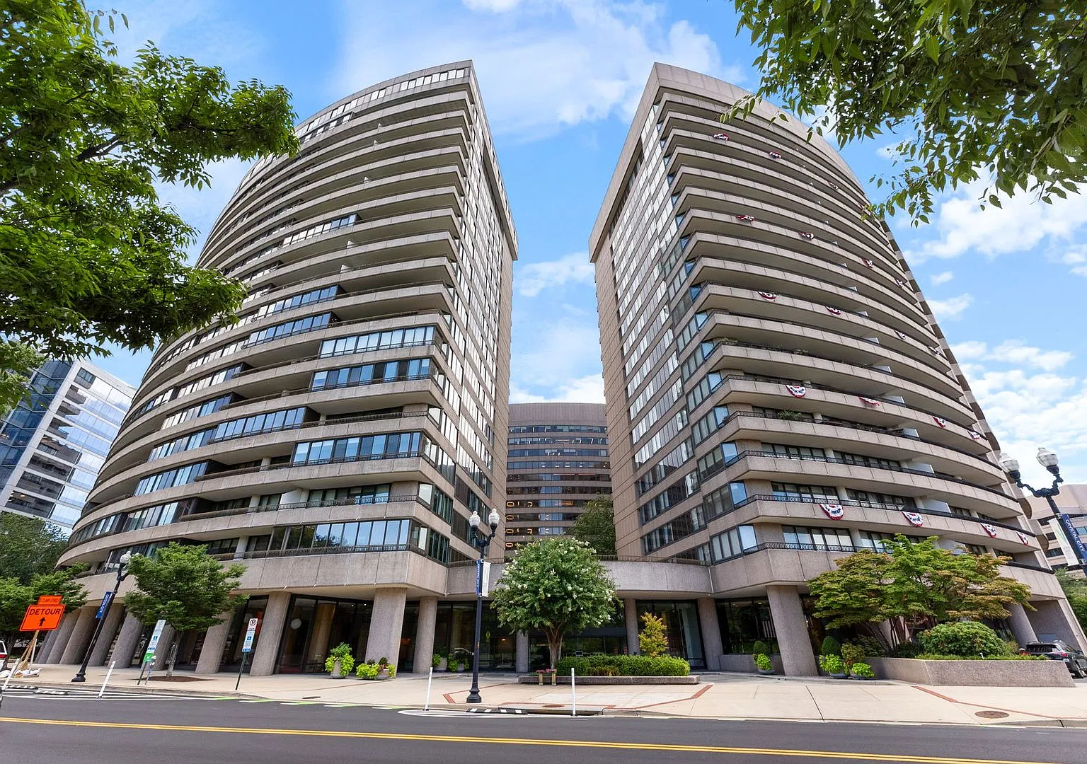 Modern Condo with River and City Views! — Photo 1