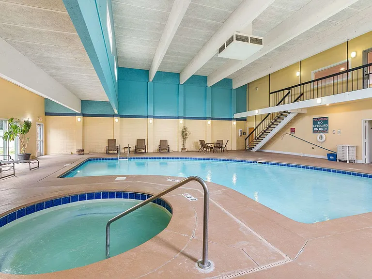 Como Park Apartments — Photo 8