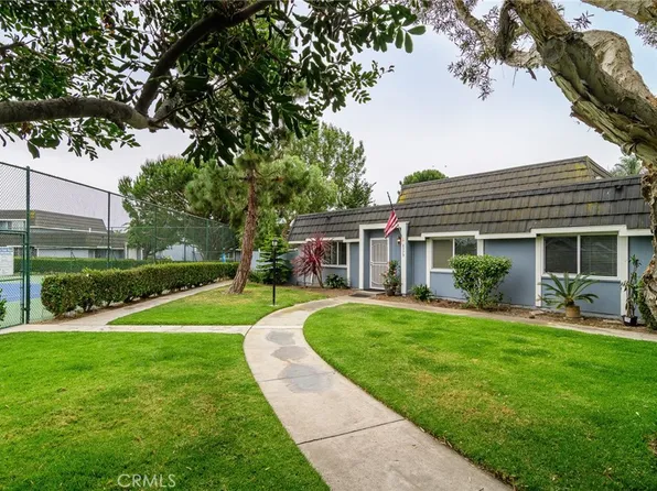 8379 Leeward Dr, Huntington Beach, CA 92646