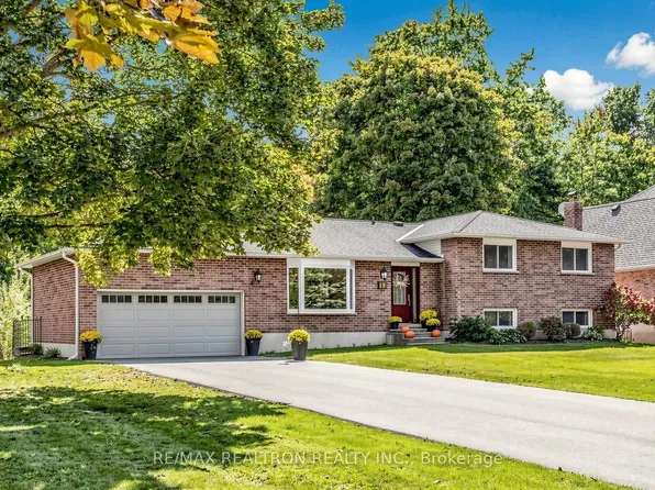 19 Amberglen Ct, East Gwillimbury, ON L9N 1J6