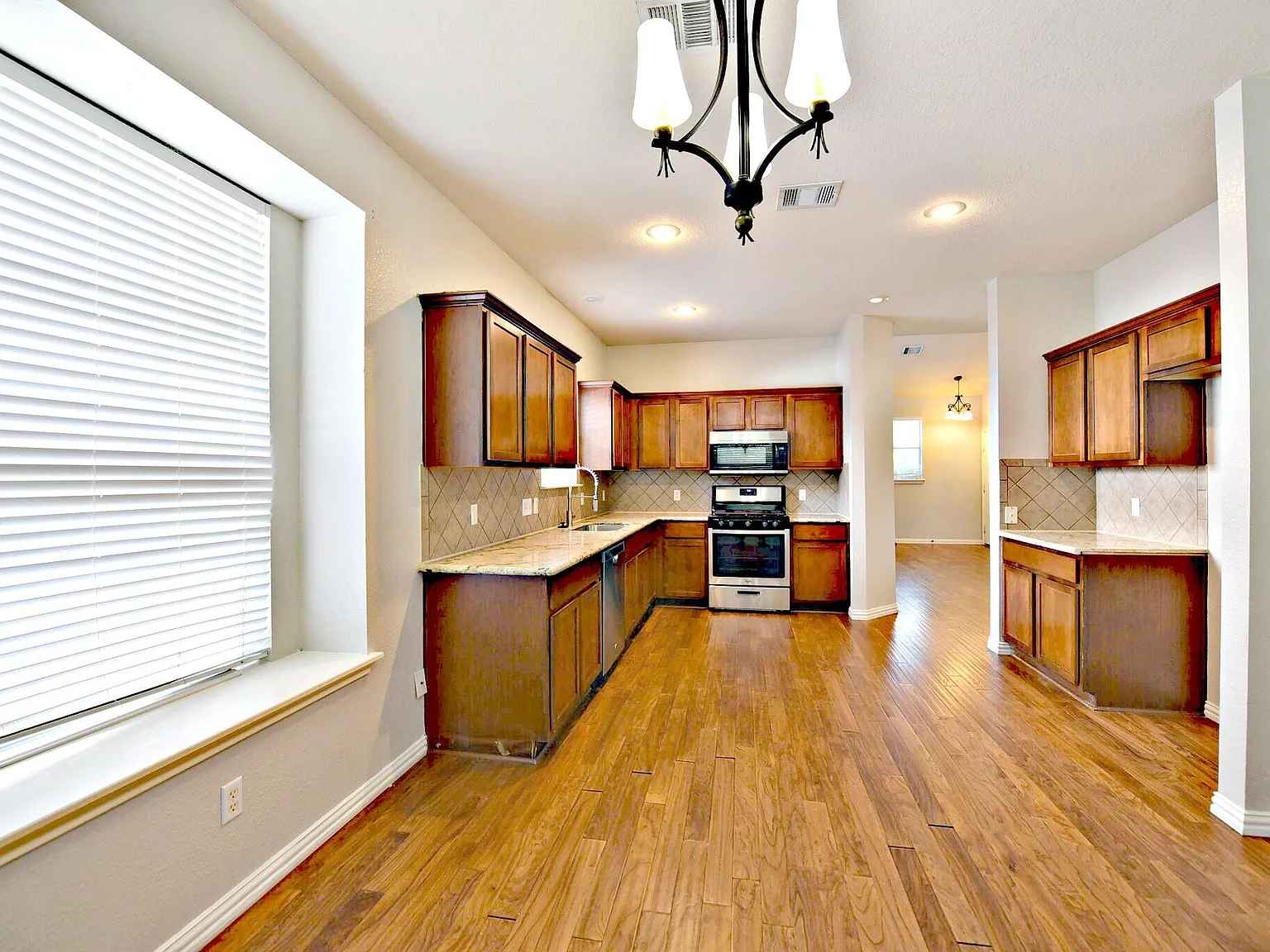 4 bed, 2.5 bath, 2050 sqft, $2,150 — Photo 4