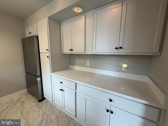 4th image of 124 Robbins Ave APT B