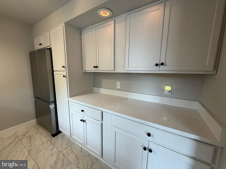 124 Robbins Ave #B — Photo 4