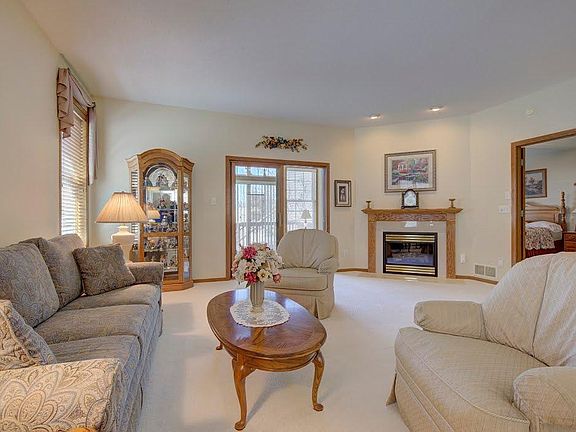 4th image of 480 Meadowood Ln