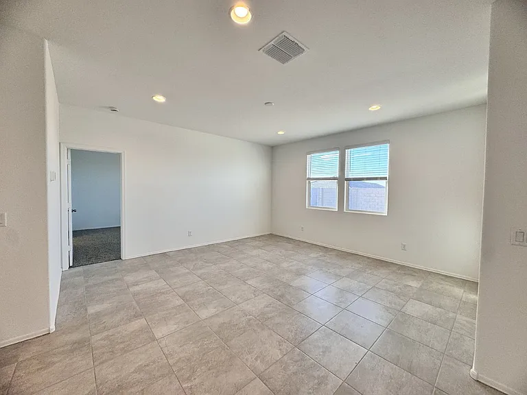 1137 W Chimes Tower Dr — Photo 11