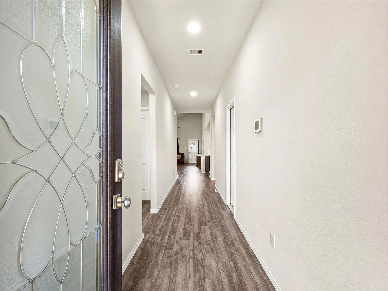 4 bed, 2.0 bath, 1885 sqft, $2,600 — Photo 4