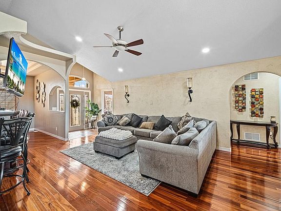 3rd image of 3523 Maricopa Dr