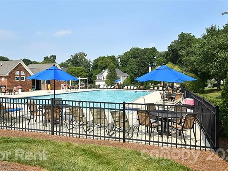 10402 Friarsgate Rd — Photo 11