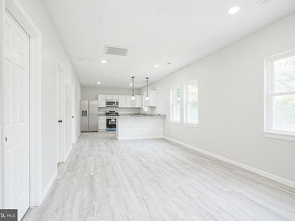 3rd image of 115 Guest St