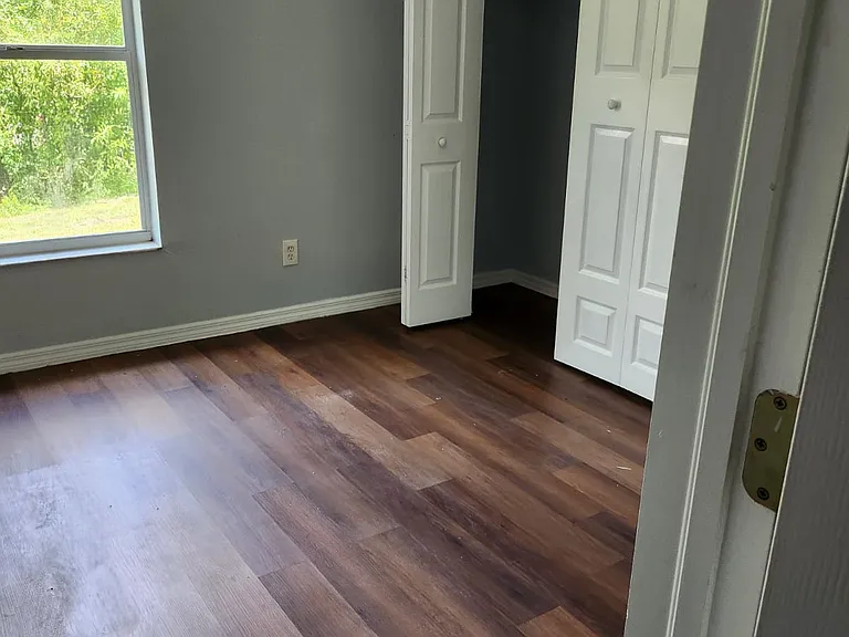 1019 Bandera St — Photo 13