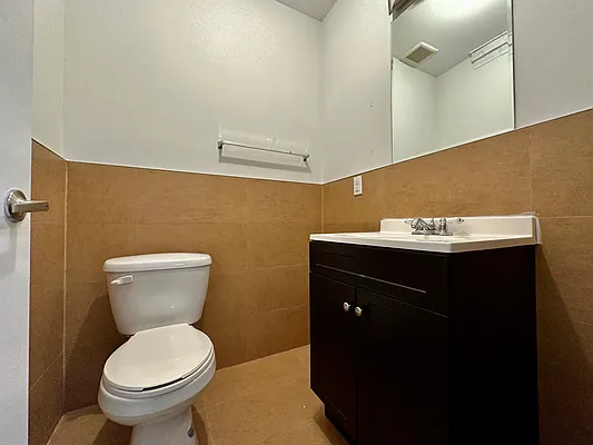 Rented by eRealty Advisors USA Inc | media 32