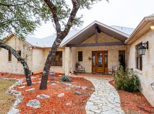 587 Oxen Trl, Fredericksburg, TX 78624
