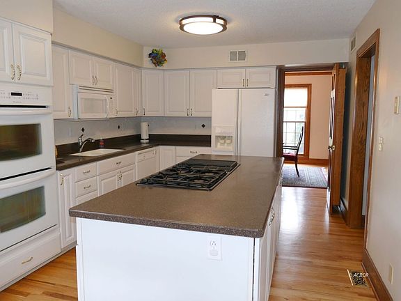 3rd image of 7424 Whitlind Ln
