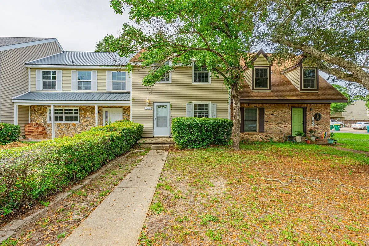 107 Skinner Circle — Photo 1