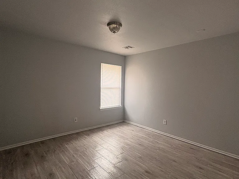 11210 Queen Anne Ave — Photo 8
