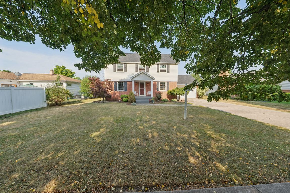 Fairways Blvd-S1008-001.jpg