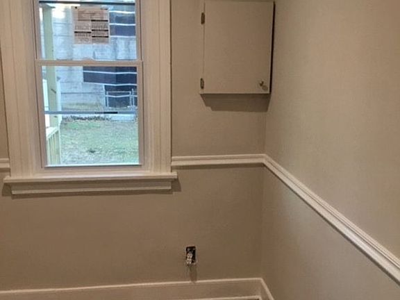 4th image of 2403 Langston Ave