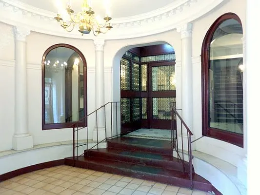 Sold by R New York | media 18