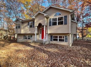 4225 Woodacres Dr, East Stroudsburg, PA 18301