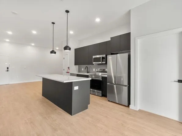 952 Broadway image 3 of 22