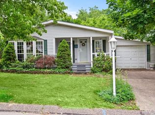 140 Rock Lake Dr, Zelienople, PA 16063
