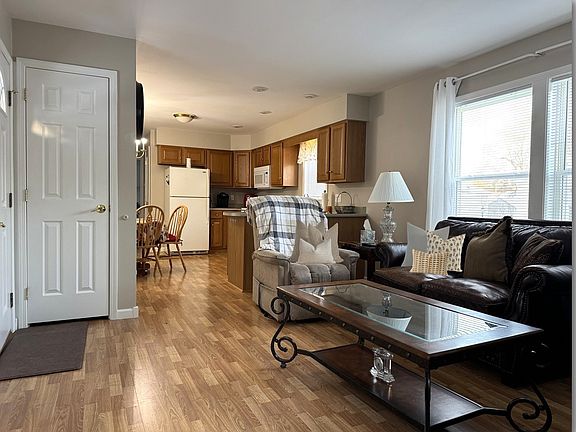 4th image of 2 Maple Rd #92