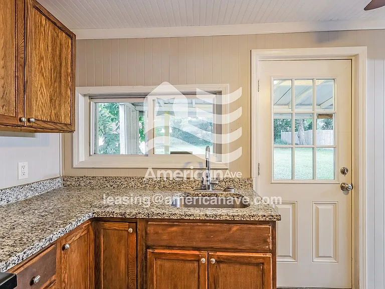 1333004_008_kitchen_13935644.jpg