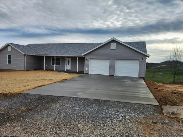 810 Auburn Ln, Grafton, WV 26354