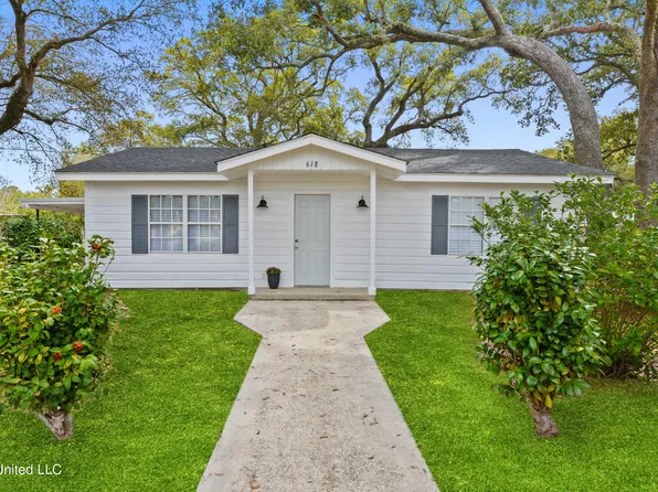 618 Saint Joseph St, Waveland, MS 39576