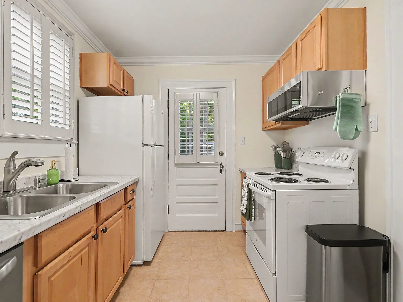2 bed, 896 sqft, $2,300 — Photo 3