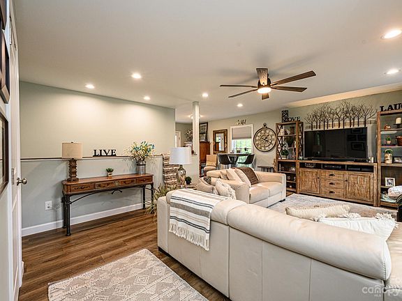 4th image of 211 Taylor Cir