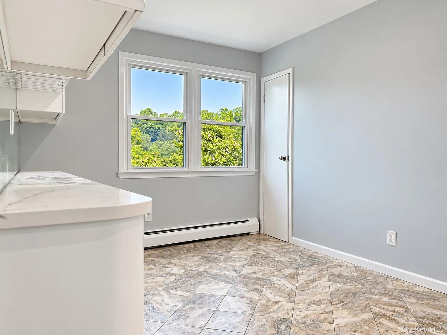 3 bed, 2.0 bath, 2392 sqft, $3,500 — Photo 4