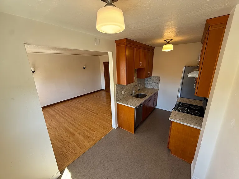 The Mulholland Apartments — Photo 28