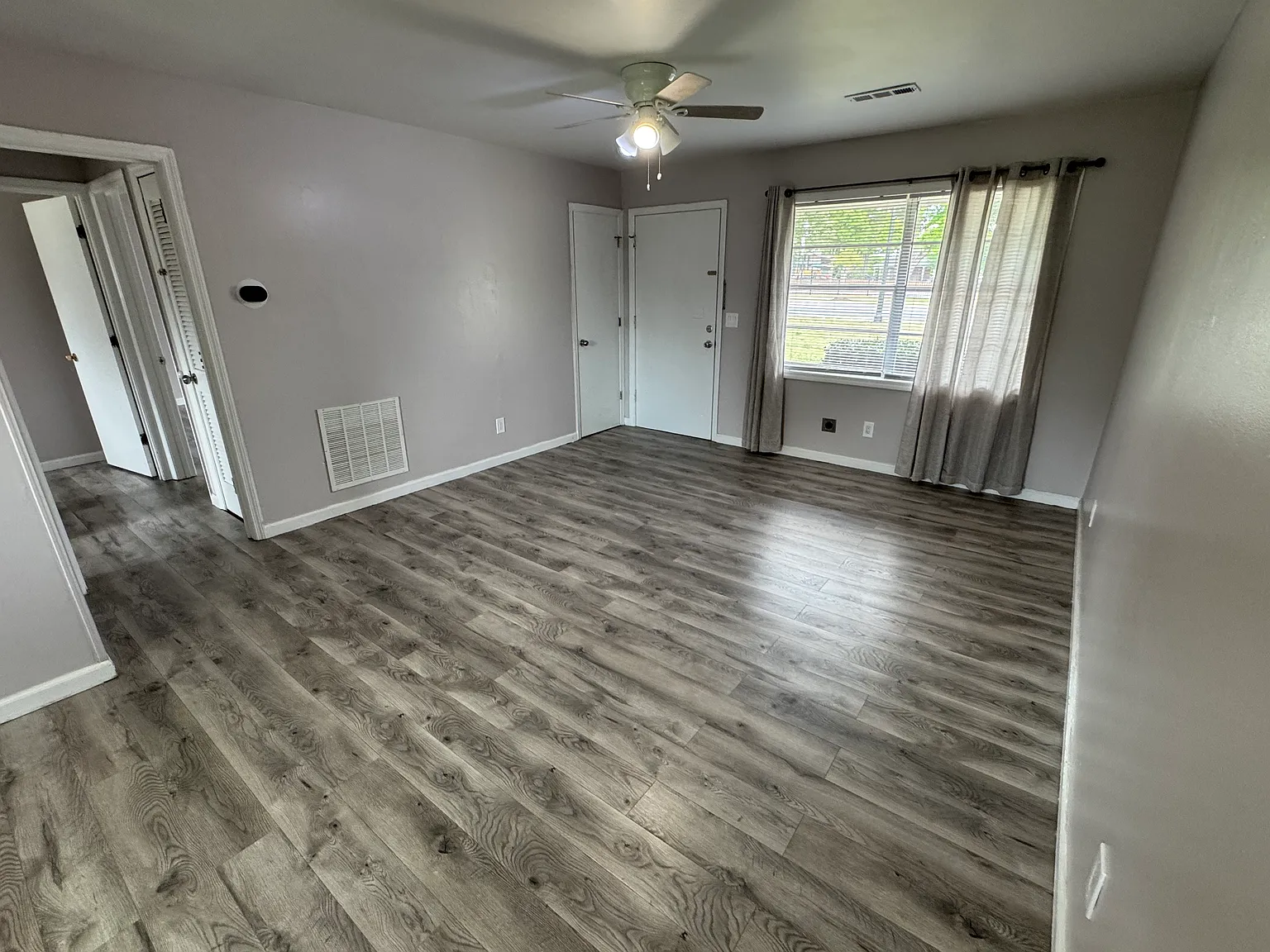 2 bed, 890 sqft, $1,400 — Photo 3