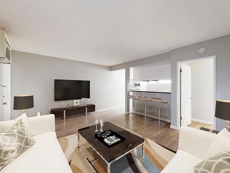 Country Club Apartments — Photo 7
