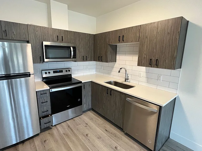 1550 N Buffalo St — Photo 4