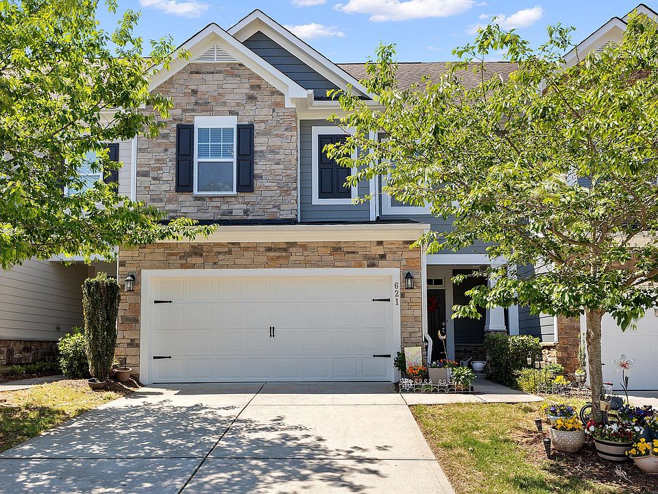 1st image of 621 Mountain Pine Dr