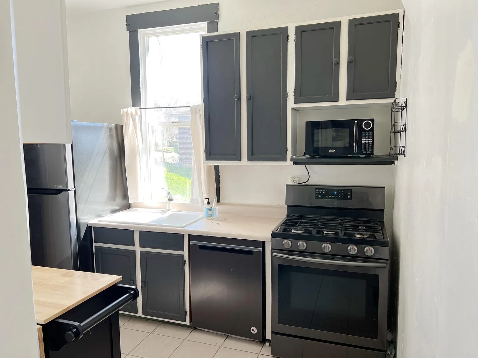2 bed, 900 sqft, $1,450 — Photo 2