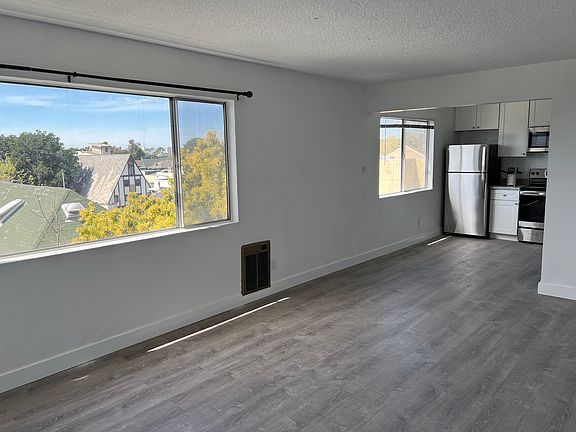 5th image of 2945 McClure St APT 308
