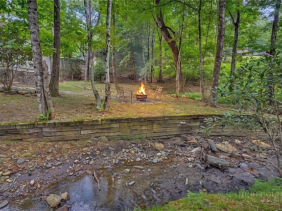 5th image of 216 Stonebridge Lane