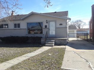 570 Gilman St, Garden City, MI 48135